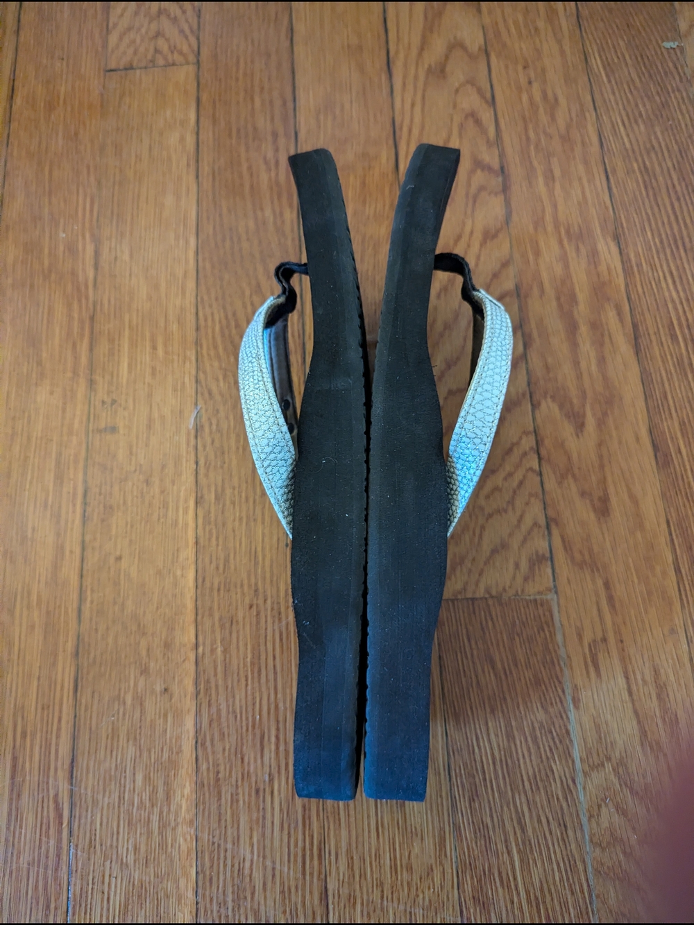 Reef Women's Brown Flip Flop Sandals with Metallic Gold Straps - Picture 3 of 4
